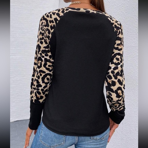 Leopard print contrast sleeve top - Picture 4 of 10
